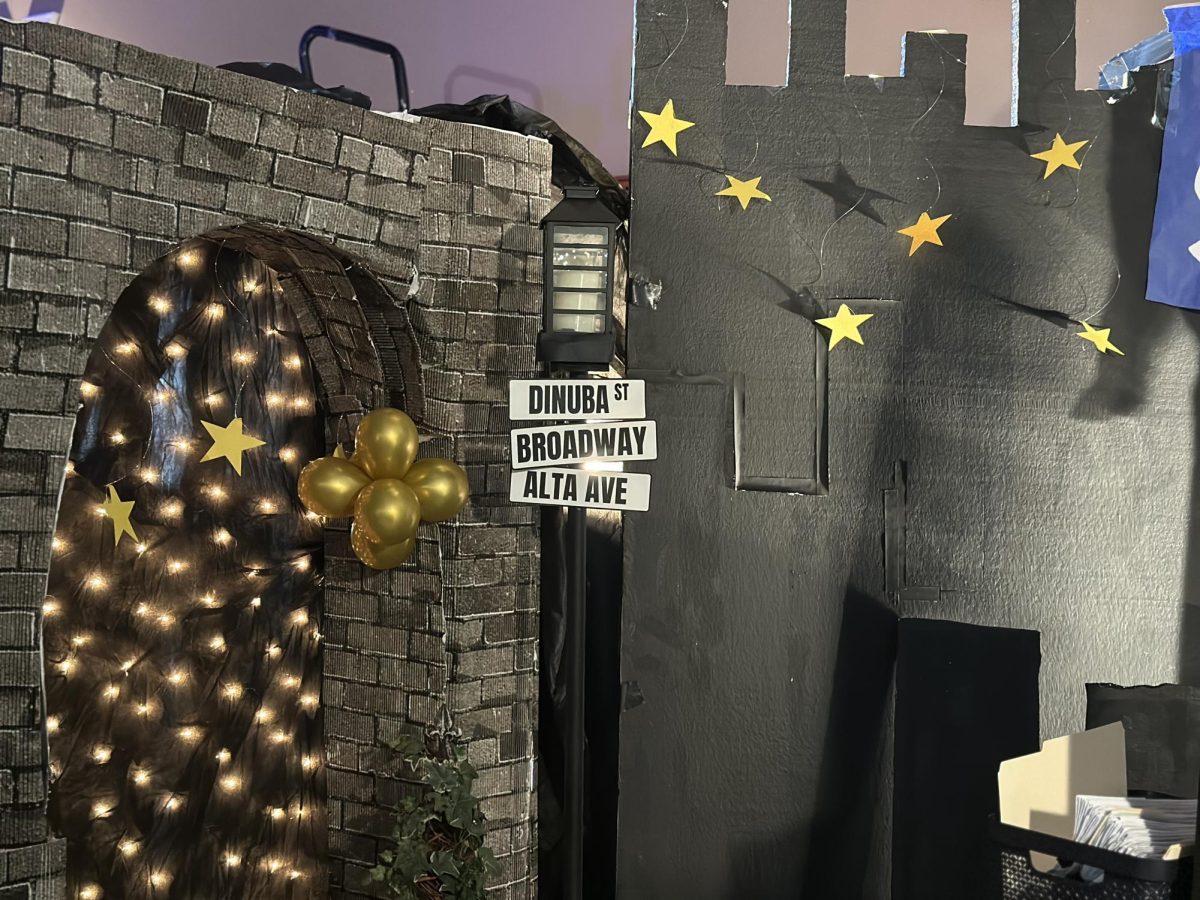 The entrance decorations