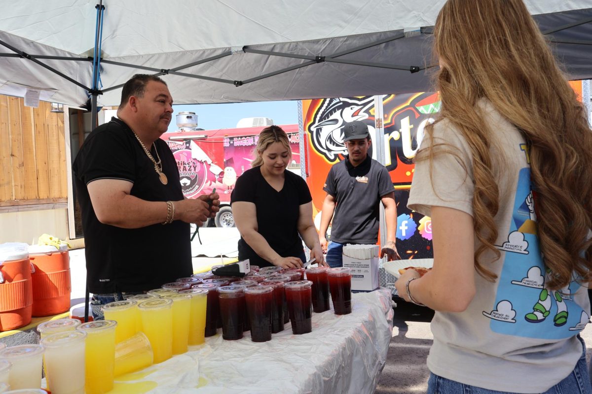 Students purchasing agua frescas